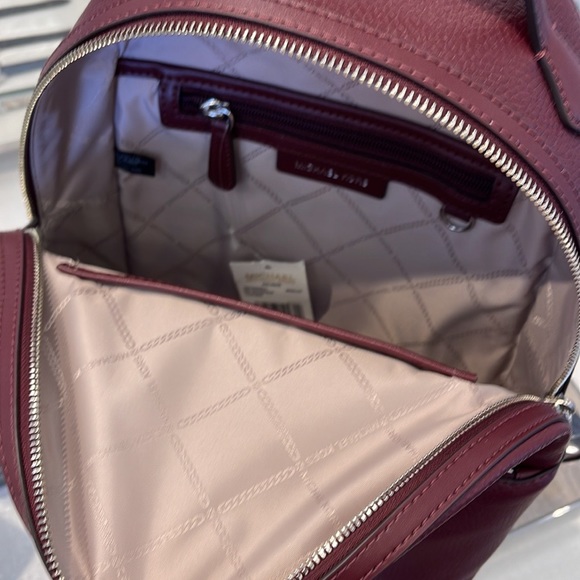 Michael Kors Women's Valerie Medium Pebbled Leather Backpack Merlot 
NWT - Picture 5 of 16